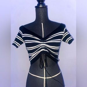 Black and white crop Size L